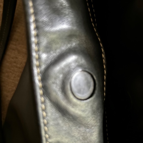 Kenneth Cole of Ne York Black Slim Pocketbook Snap Closure - Picture 6 of 13